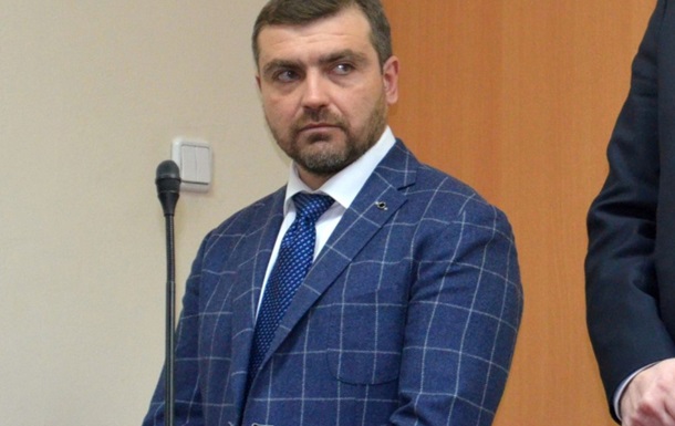 Суд арестовал директора Николаевского аэропорта за взятку