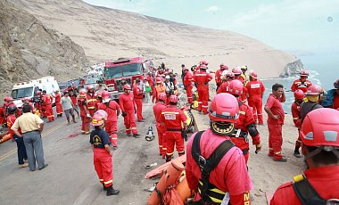 В Перу свалился в ущелье пассажирский автобус: 25 погибших