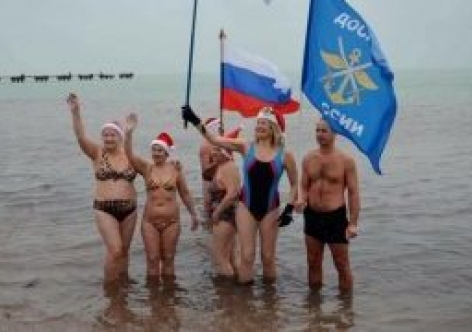 Крымские "моржи" на Рождество устроят торжественное шествие и массовый заплыв