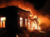 В Черкасской области случайные прохожие выручили из пламенеющего дома 11-летнего мальчугана(фото)