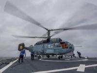 Опубликованы фото украинских вертолетов во время высадки на борт южноамериканского эсминца