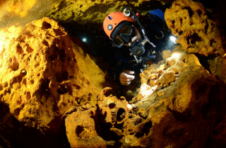 В Мексике на дне подводной пещеры нашли реликвии майя