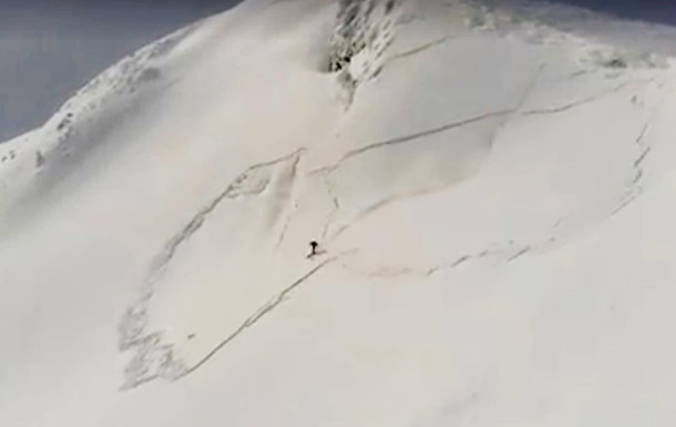 Сноубордист чудом ушел от лавины