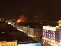 В центре Киева пламенеет здание(фото, видео)