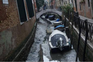 В Венеции пересохли знаменитые каналы