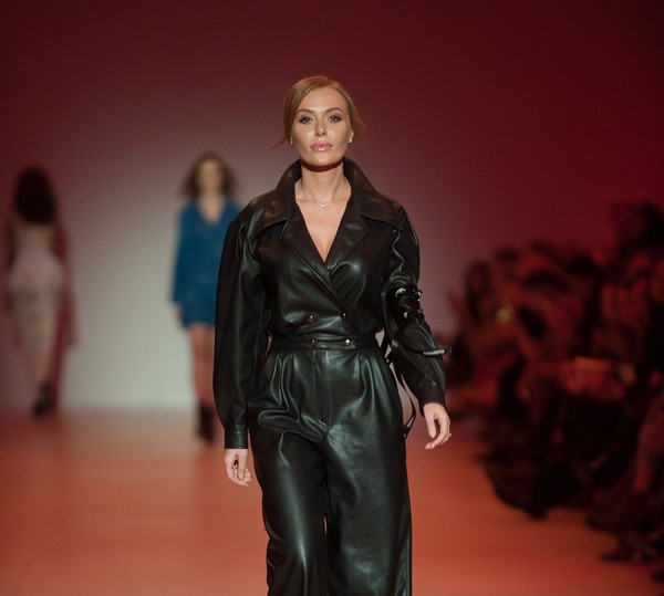 Слава Каминская вышла на подий в рамках Ukrainian Fashion Week