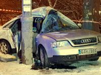 ДТП на заснеженном бульваре в Киеве: кар разбит, двое жителей нашей планеты в реанимации