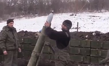 В Донбассе боевики водят огонь из минометов: умер военный