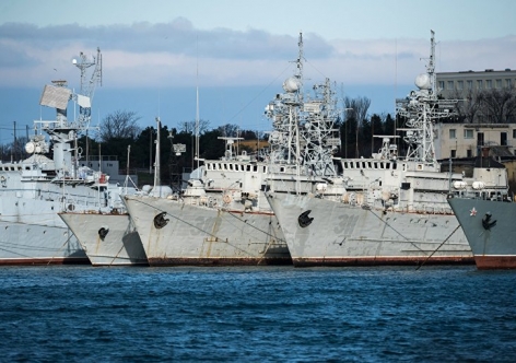 Украина просит отремонтировать брошенные в Крыму корабли