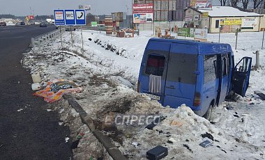 Смертельное ДТП под Киевом: микроавтобус с детками въехал в Ниву