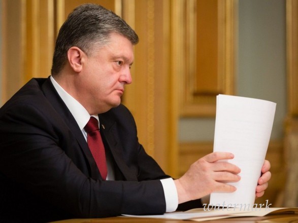 Трибунал разрешил допросить Порошенко в деле госизмене Януковича через видеосвязь