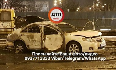 В Киеве около метро подорвали две гранаты: сгорела машинка - СМИ