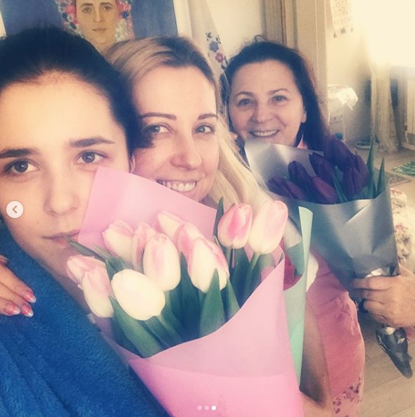 Арсен Мирзоян, даже находясь вдалеке от дома, сумел поздравить любимых женщин