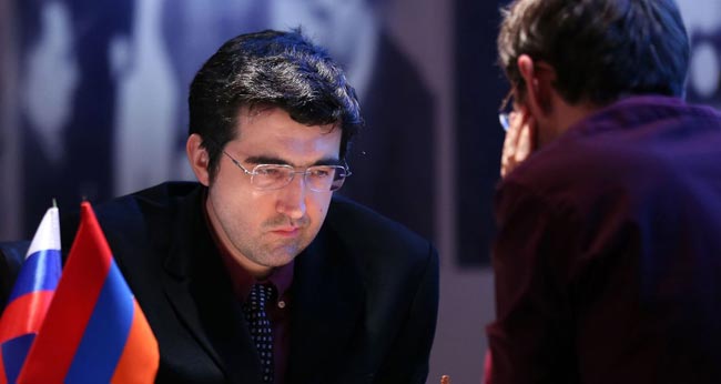 Крамник стал единоличным лидером после трех туров на турнире претендентов в Берлине
