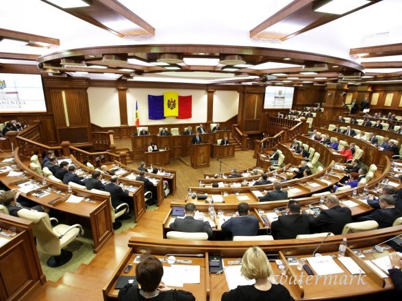 В парламенте Молдовы зарегистрировали декларацию о соединении с Румынией