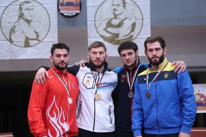 Украинские борцы завоевали семь медалей на престижном турнире в Болгарии