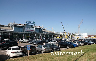 В аэропорту Жуляны прирастили стоимость дневной парковки