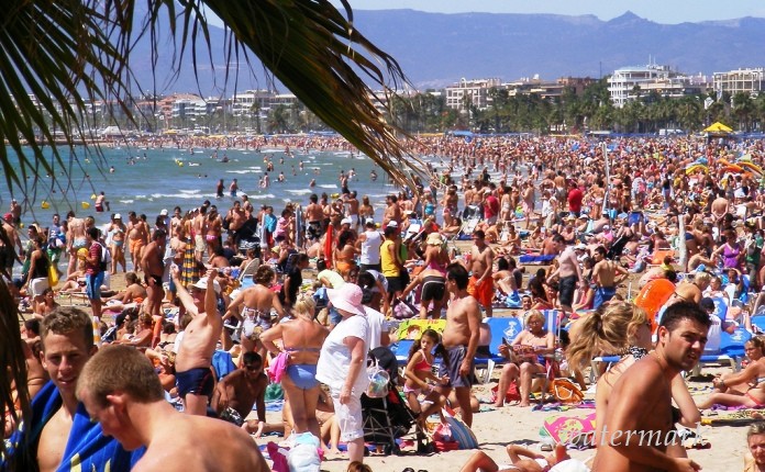 Число иностранных путешественников, посетивших Испанию сократилось