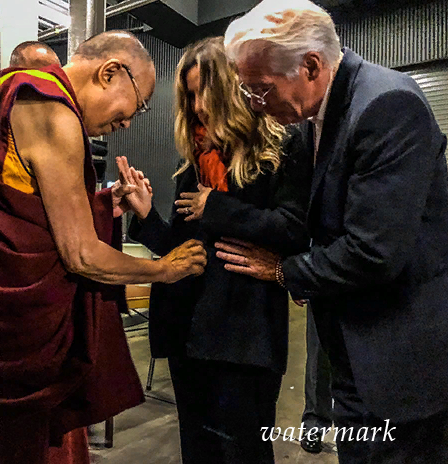 Ричард Гир отвез беременную супругу к Далай-ламе